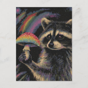 Waschbär und ein Pilz in der Nacht Postkarte