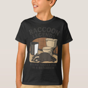 Waschbären-Legenden in einem Badezimmer-Müll gefun T-Shirt