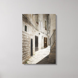 Wäsche zum Trocknen in einer Gasse in Italien aufg Leinwanddruck