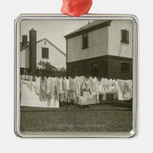 Waschende Linie außerhalb der Häuser Silbernes Ornament