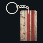 Washington DC-Flagge auf altem hölzernem Korn Schlüsselanhänger<br><div class="desc">Washington DC-Flagge auf altem hölzernem Korn Fühlen Sie sich frei, den Entwurf entsprechend Ihren eigenen Präferenzen zu ändern. Sie können den Entwurfsstandort, die Orientierung, die Hintergrundfarben und die Größe ändern. Auch Sie addieren möglicherweise Ihren eigenen Text oder Slogan-Set sein Schriftart, Standort und Größe, alle, um das entscheidende persönliche Geschenk für...</div>