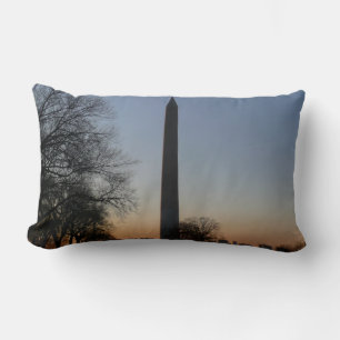 Washington Monument bei Sonnenuntergang in DC Lendenkissen