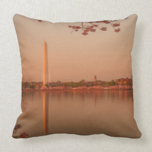 Washington-Monument Kirschblüte am Sonnenuntergang Kissen