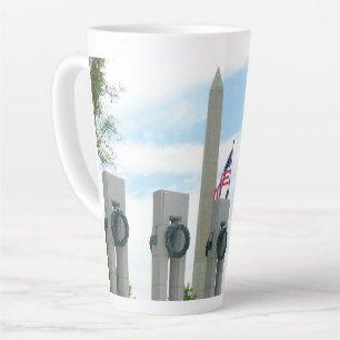Washington Monument und WWII-Denkmal in DC Milchtasse