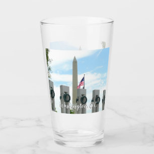 Washington Monument und WWII-Mahnmal in DC Glas