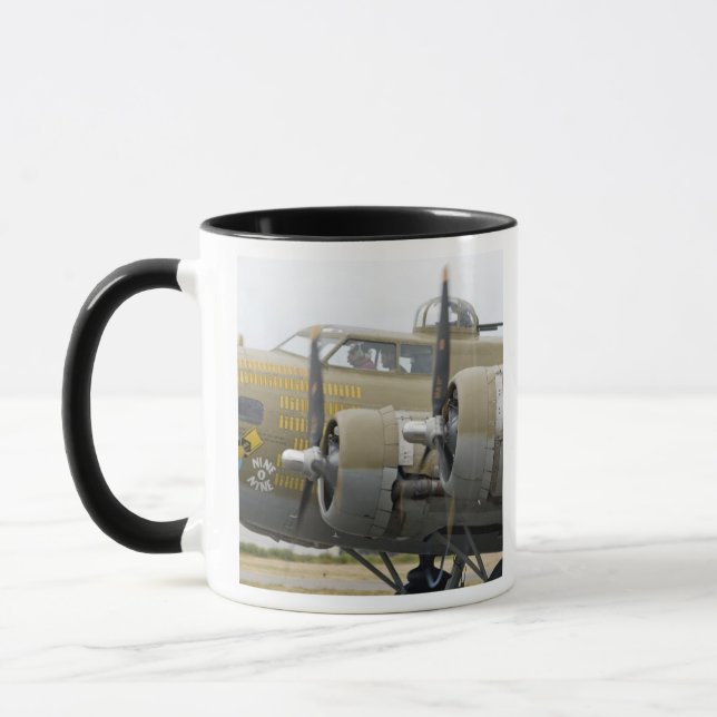 Washington, Olympia, Militärairshow. 2 Tasse (Links)