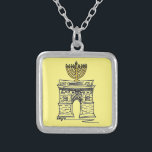 Washington Square NYC Menorah Hanukkah Necklace Versilberte Kette<br><div class="desc">Necklace bietet eine originelle,  mit Tinte und Marker gestaltete Illustration des New Yorker Washington Square Arch,  der für die Hanukah mit einer Menorah "gekleidet" ist. Auf gelbem Hintergrund gedruckt. Perfekt als Hanukkah Geschenk für alle,  die NYC Lieben!</div>