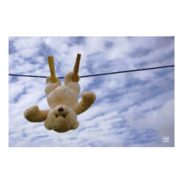 Waslijn met knuffelbeer die hangt te drogen. fotodruck