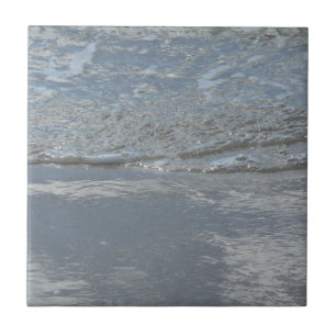 Wasser, das am Strand leckt, abstrakte Fotografie Fliese