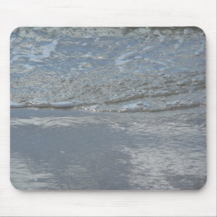Wasser, das am Strand leckt, abstrakte Fotografie Mousepad