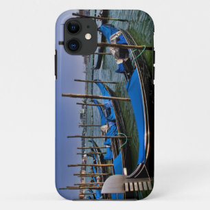Wasser des Grand Canal mit aufgereihten Gondelboot Case-Mate iPhone Hülle