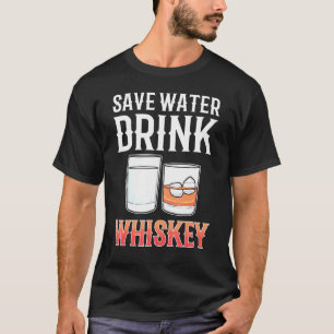 Wasser Sparen Trinke Whisky Alkohol Trinken Whisky T-Shirt