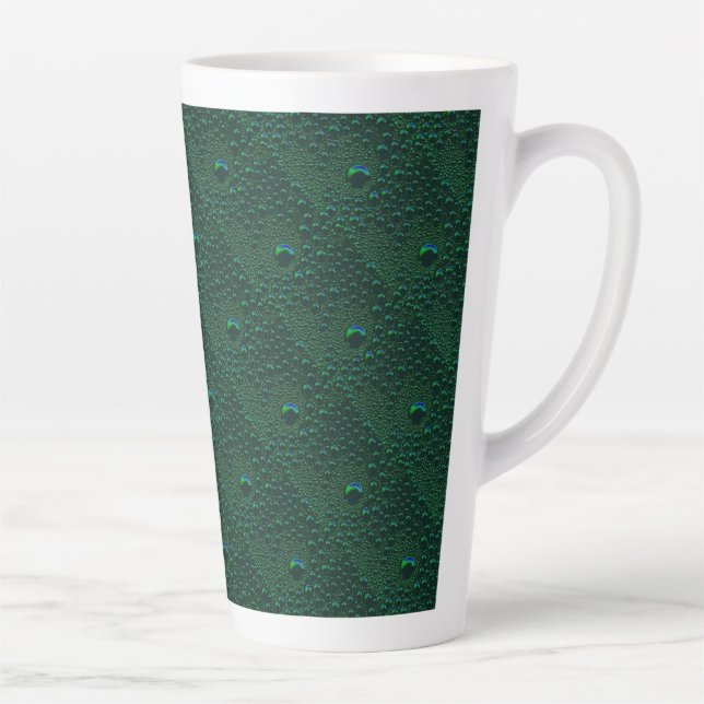 Wasser tropft auf grünem Metall Milchtasse (Rechts)