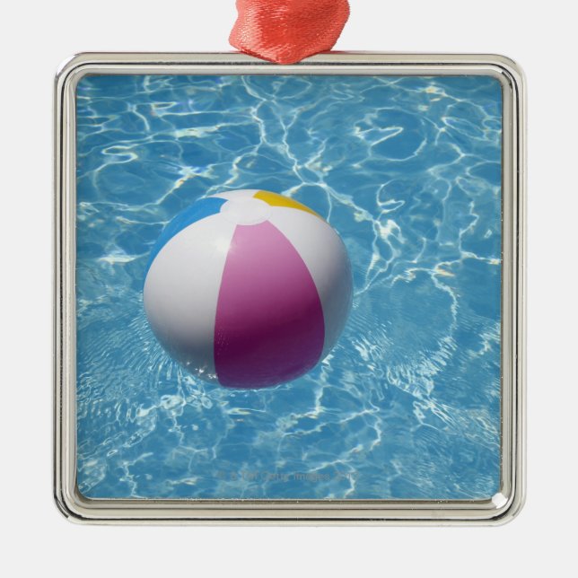 Wasserball im Swimmingpool Ornament Aus Metall (Vorne)