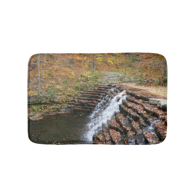 Wasserfall am Laurel Hill Staat Park II Badematte (Vorderseite)