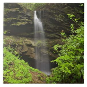 Wasserfall, der in ein Waschbecken fällt, Whiteoak Fliese