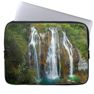 Wasserfall erhöhter Blick, Kroatien Laptopschutzhülle