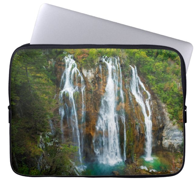 Wasserfall erhöhter Blick, Kroatien Laptopschutzhülle (Vorderseite)