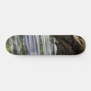 Wasserfall Fokussiertes Skateboard