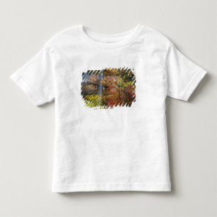 Wasserfall, großzähniger Ahorn Acer Kleinkind T-shirt