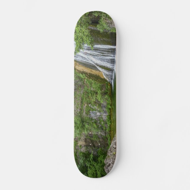Wasserfall "Grüne Natur" Skateboard (Vorderseite)