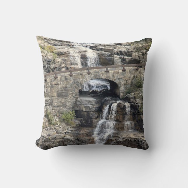 Wasserfall im Glacier Nationalpark Kissen (Vorderseite)