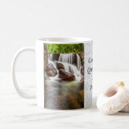Wasserfall im Herbst beim Staudamm von Queimadela Kaffeetasse