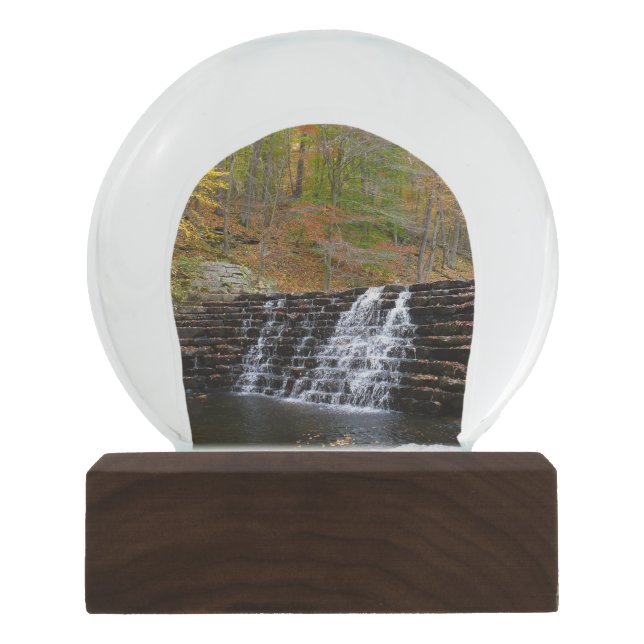 Wasserfall im Laurel Hill Staat Park I Schneekugel (Vorderseite)