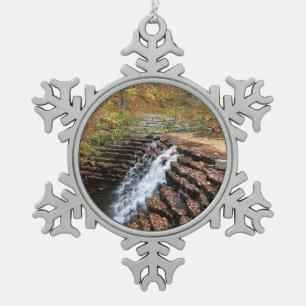 Wasserfall im Laurel Hill State Park II Schneeflocken Zinn-Ornament