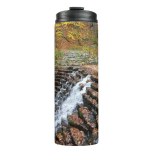 Wasserfall im Laurel Hill State Park II Thermosbecher