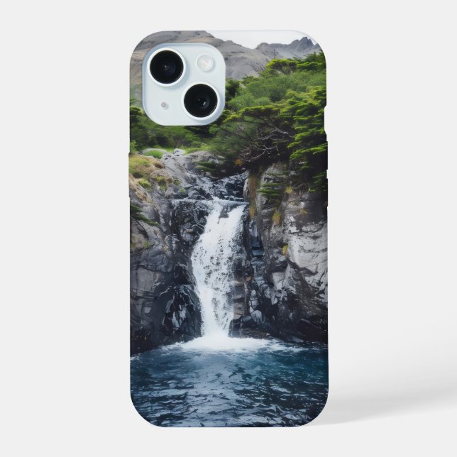 Wasserfall im Wald iPhone 15 Hülle (Rückseite)