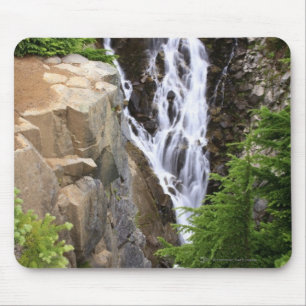 Wasserfall in Nationalpark des Mount Rainier Mousepad