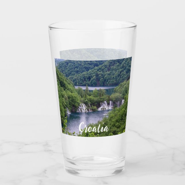Wasserfall Kaskade mit grünem Wald in Kroatien Glas (Vorderseite)