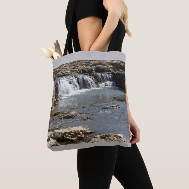 Wasserfall-Tasche (Von Nahem)