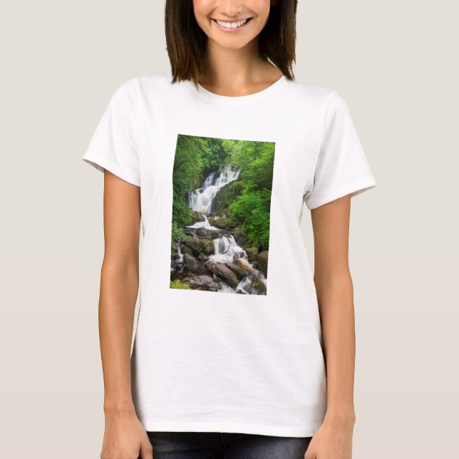 Wasserfall Torc landschaftlich, Irland T-Shirt (Vorderseite)
