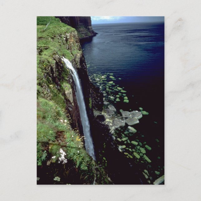 Wasserfall über die Felsen der Insel Skye, Sco Postkarte (Vorderseite)
