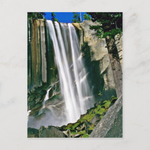 Wasserfall über Felsen Postkarte