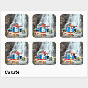 Wasserfall und Schiff Quadratischer Aufkleber