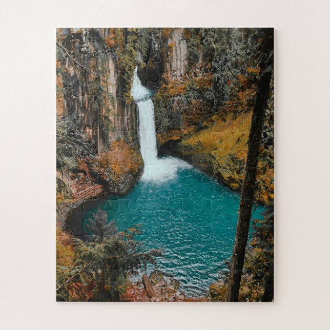 Wasserfall versteckt im Wald Puzzle (Vertikal)