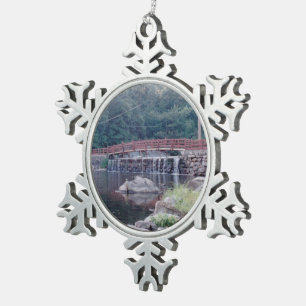 Wasserfallbrücke Schneeflocken Zinn-Ornament