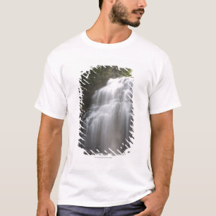 Wasserfälle, die hinunter eine Felsen-Klippe T-Shirt