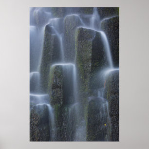 Wasserfälle über Basaltkolonnen Poster