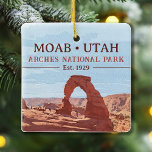 Wasserfarbe Delikatessen Arch Moab Utah Nationalpa Keramikornament<br><div class="desc">Watercolor Delicate Arch Moab Utah Vektorgrafik Design. Der Park liegt nördlich von Moab im Staat von Utah. Moab Arches Design Für diejenigen, die die Liebe der Freien und Süd Utah. Das ist ein Vintages Design von Moab Utah und dem zarten Bogen. - Sie können den Text ganz einfach ändern oder...</div>