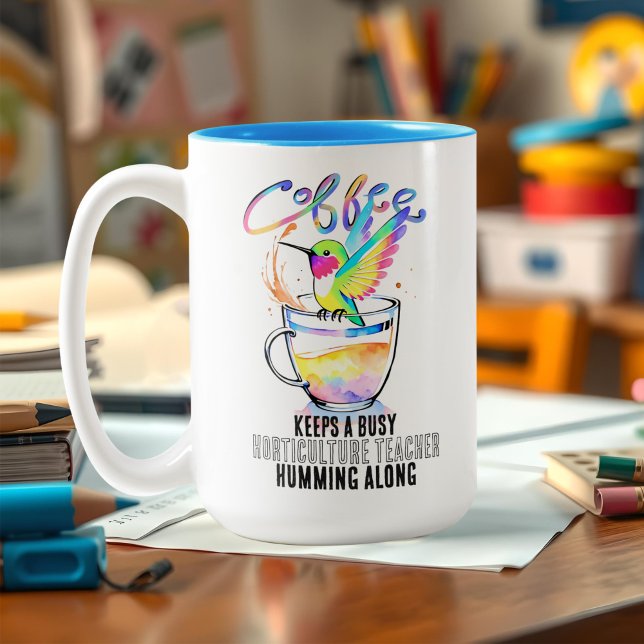 Wasserfarbe Hummingbird & Kaffee Lover Amüsierer Zweifarbige Tasse (Personalized teacher appreciation coffee mug with cute watercolor hummingbird pun: Add any job title)