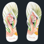 Wasserfarbe tropische rosa Flamingos mit Ihrem Nam Flip Flops<br><div class="desc">Entfliehen Sie einem tropischen Paradies mit diesem einzigartigen Paar personalisierter Flip Flops mit einem Paar aufsehenerregender rosafarbener Flamingos und Palmen. Bearbeiten Sie den Beispielnamen, der in der Designvorlage für den verlassen und den rechten Schuh angezeigt wird. Diese machen wunderbare Geschenke für jede Anlässe und sind besonders gut geeignet für Brautmädchen,...</div>