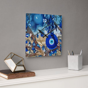 Wasserfarbe von Bäumen mit Nazaren dekoriert Quadratische Wanduhr