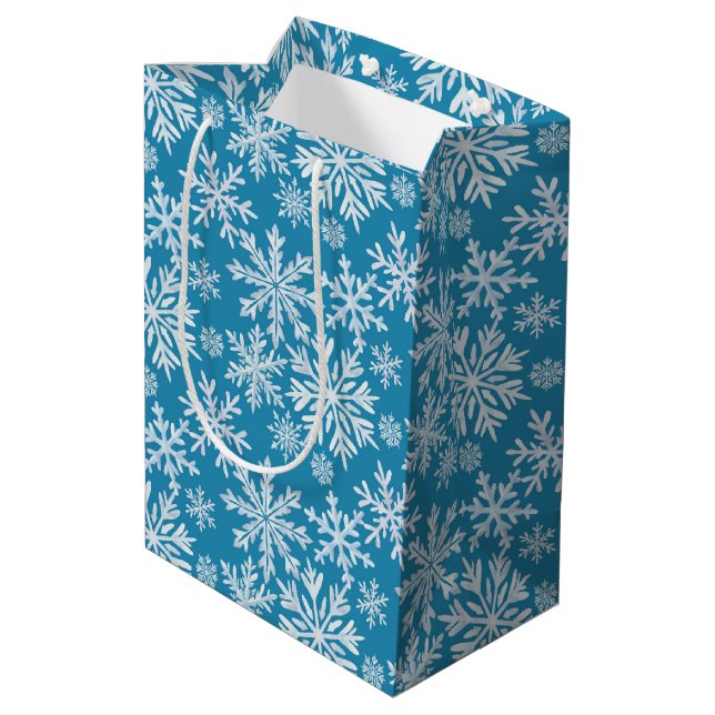 Wasserfarben-Schneeflocken-Muster Mittlere Geschenktüte (Rückseite Schrägansicht)