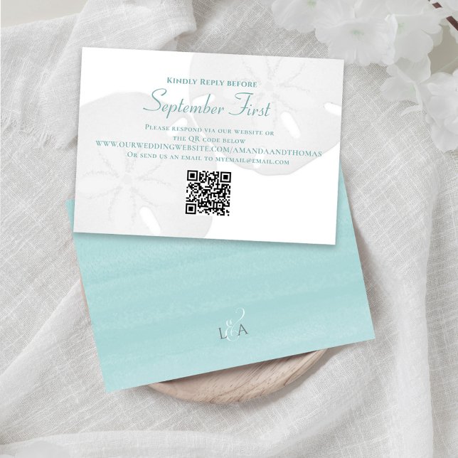 Wasserfarben Strand Hochzeit Sand Dollar RSVP Karte (Beach wedding RSVP card with a scannable QR code.)