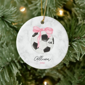 Wasserfarbener Fußballball mit rosa Coquette Bow Keramik Ornament