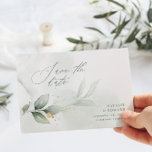 Wasserfarbenes Blattwerk und metallische Goldhochz Save The Date<br><div class="desc">Ethische Aquarellfolien und metallische goldene Wirkung Hochzeit speichern das Datum einladen. Mit schönen Aquarelldetails. Diese moderne Hochzeitsfeier lädt zum Set des Stils für Ihren großen Tag ein.</div>